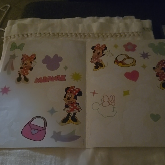 Disney Flash And Glow Stickertivity - Picture 3 of 11